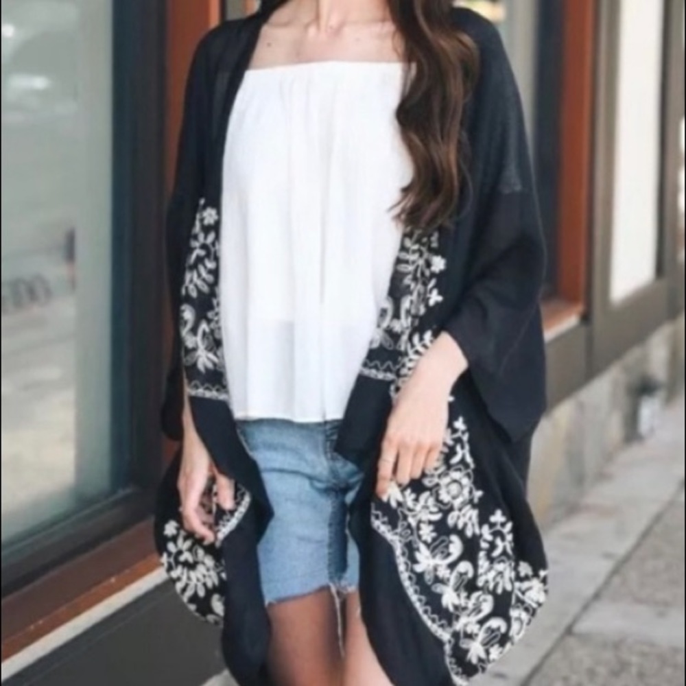 PERFECT BOHO COVERUP!  BOUTIQUE - Picture 2 of 2